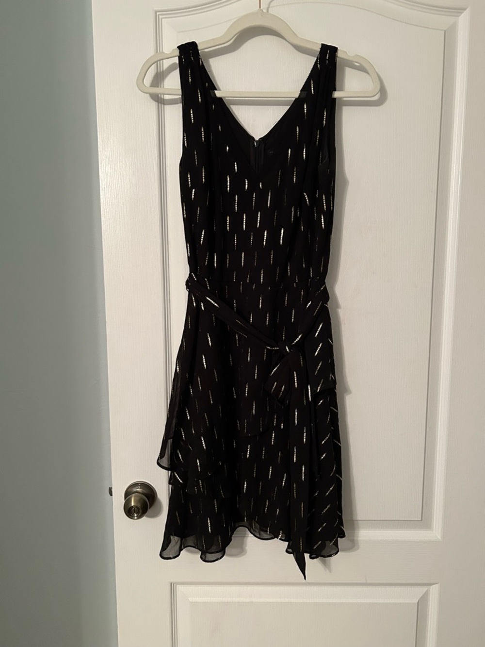 NWOT White House Sleeveless V-Neck dress with Metallic Accent